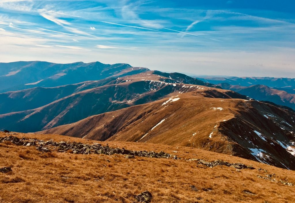 Trasee montane în munții Iezer-Păpușa