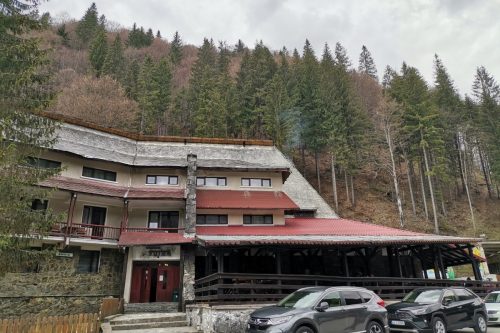 Trasee montane în munții Iezer-Păpușa